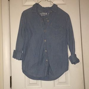 Gap Chambray button down shirt